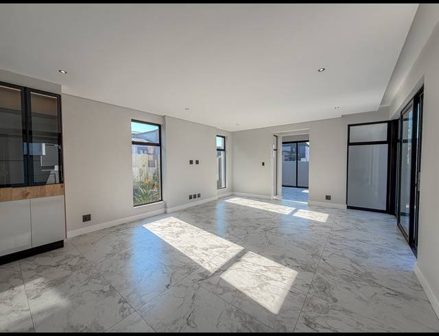 4 BEDROOM FREEHOLD FOR SALE IN FOUNTAINBROOK ESTATE